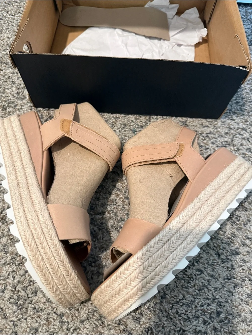 Sorel Cameron Platform Sandal 7 in box see all pics